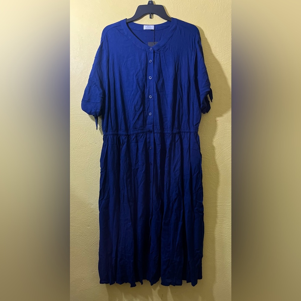PINUP FASHION Woman’s Blue Dress in XXL with Buttons Down The Front!!